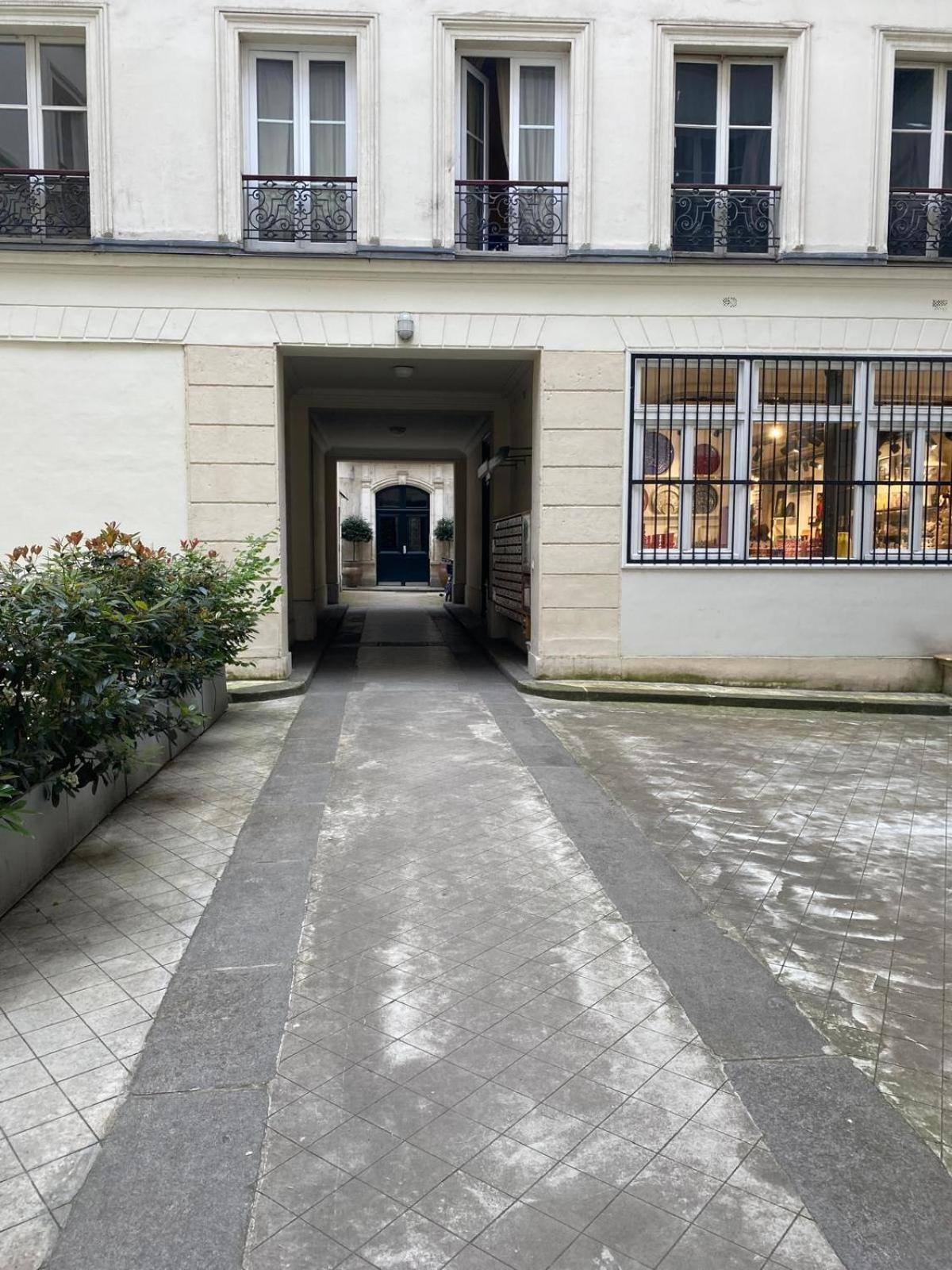 Marais, Sainte-croix Bretonnerie 2 - 4 Places Parijs